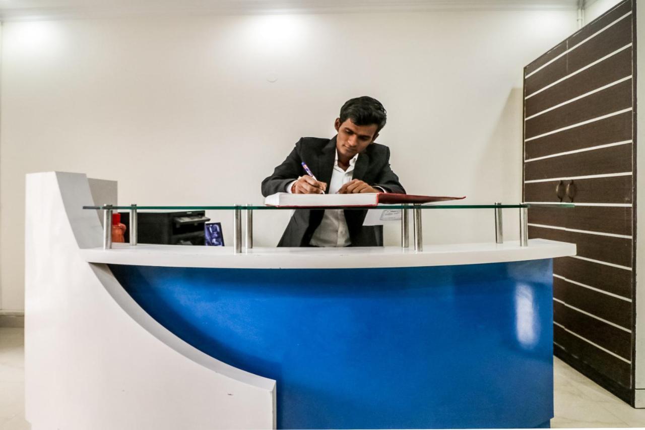 Capital O Hotel Bms Near Appu Ghar Gurgaon Luaran gambar